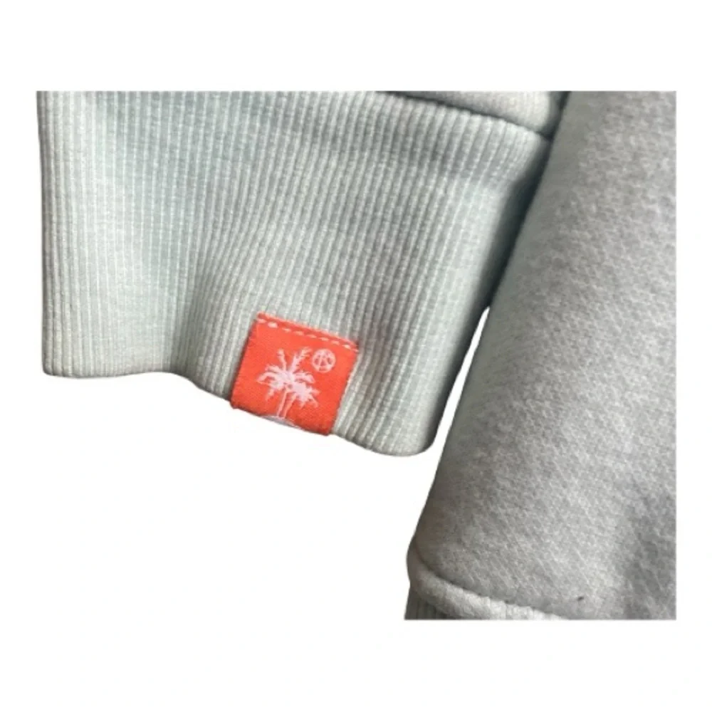 FREE PLANET-CATCHING WAVES-MENS SIZE MEDIUM SWEATSHIRT - Picture 9 of 9